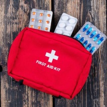 Caixa de primeiros socorros: saiba como armazenar medicações sem risco -  8photo/Freepik
