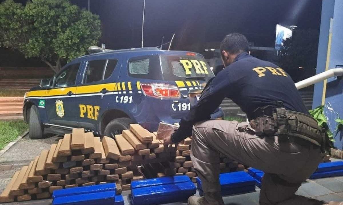 Droga estava escondida dentro do Fiat Palio Weekend -  (crédito: PRF/Divulgação)