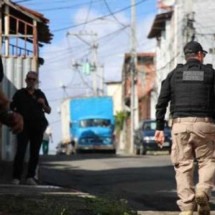 Menino de 10 anos é baleado em tiroteio em Salvador - Reprodução/Ascom PCBA/Haeckel Dias)