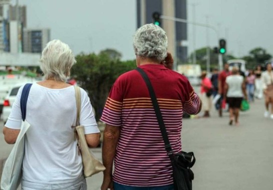 Oscilações climáticas repentinas representam risco adicional para idosos -  (crédito: Kayo Magalhães/CB/D.A Press)
