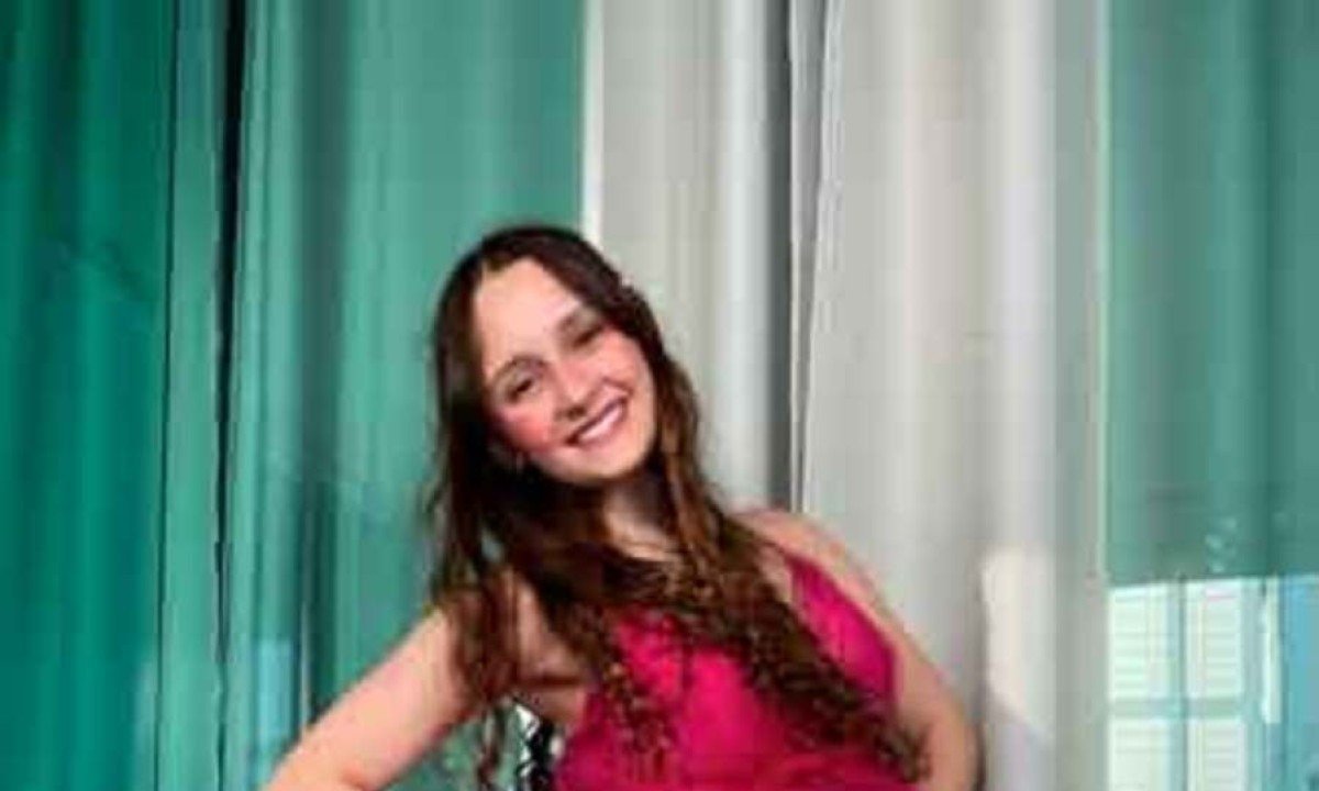 Cecília Murta, de 20 anos, vai curtir o show do dia 18, no Rio, com figurino inspirado na era "lover" de  Taylor Swift -  (crédito: ARQUIVO PESSOAL)