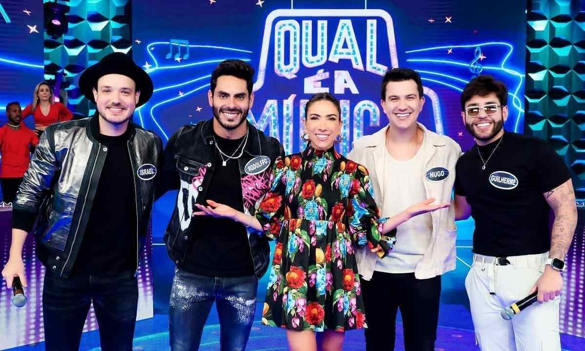 Patricia Abravanel recebe os sertanejos Israel & Rodolffo e Hugo & Guilherme no  "Qual é a música" deste domingo, no "Programa Silvio Santos", no SBT/Alterosa -  (crédito: Gabriel Cardoso/SBT)