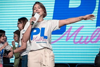 Pessoas próximas ao ex-presidente Jair Bolsonaro apontam que ela disputará uma candidatura a outro cargo, com o Distrito Federal como principal opção -  (crédito: Zack Stencil / PL)