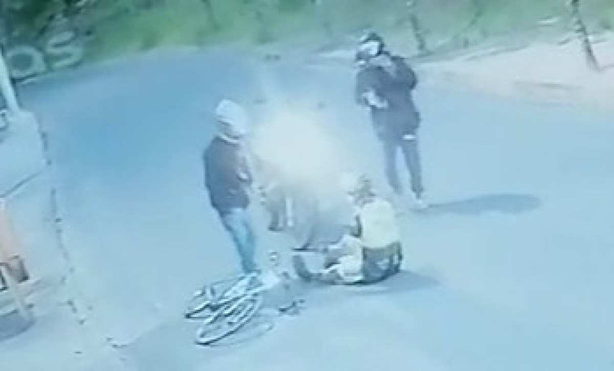 Vídeo: homens assaltam ciclista e roubam bicicleta avaliada em R$ 8 mil