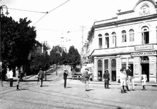 Rua da Bahia é uma das referências mais simbólicas nos 126 anos de BH -  (crédito: Arquivo EM – 1930)