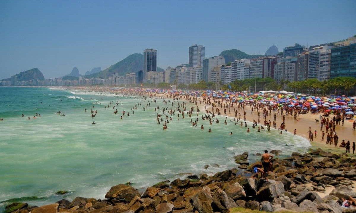  Nesse domingo (12/11), a movimentação foi intensa nas praias da cidade do Rio; e calor hoje aumentou -  (crédito:  Felix Averbug/Futura Press/Folhapress)