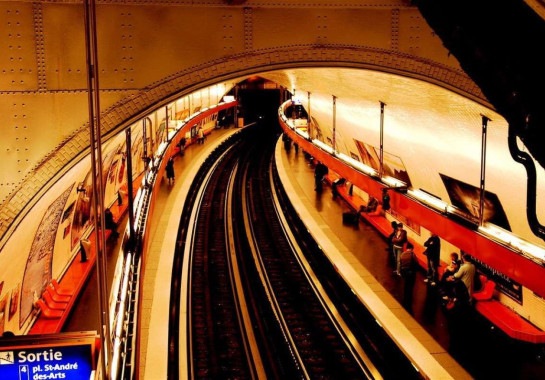 Estação de metrô em Paris, na França -  (crédito: Pedro Ribeiro Simões/Flickr)
