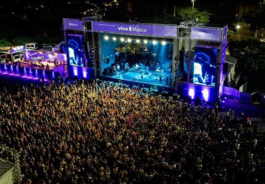 Em show na Esplanada do Mineirão, o ex-Skank cantou sucessos da banda -  (crédito: Fotoperigo/Divulgação)