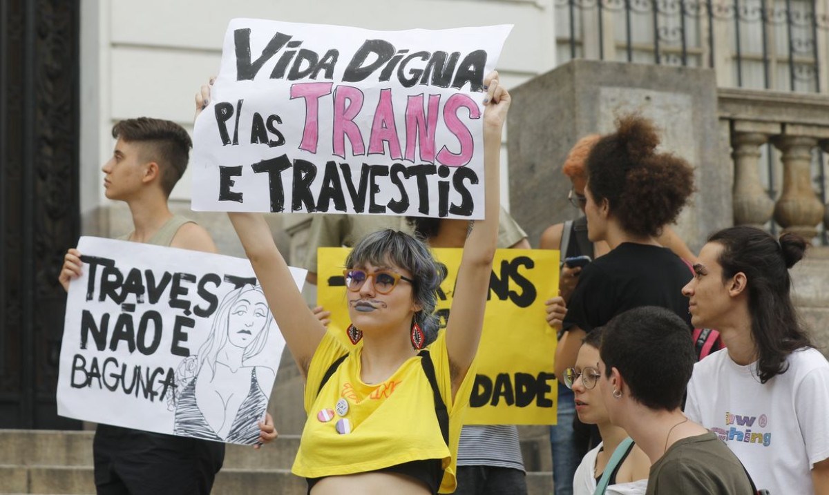 Novembro Azul deve incluir mulheres trans, defendem urologistas