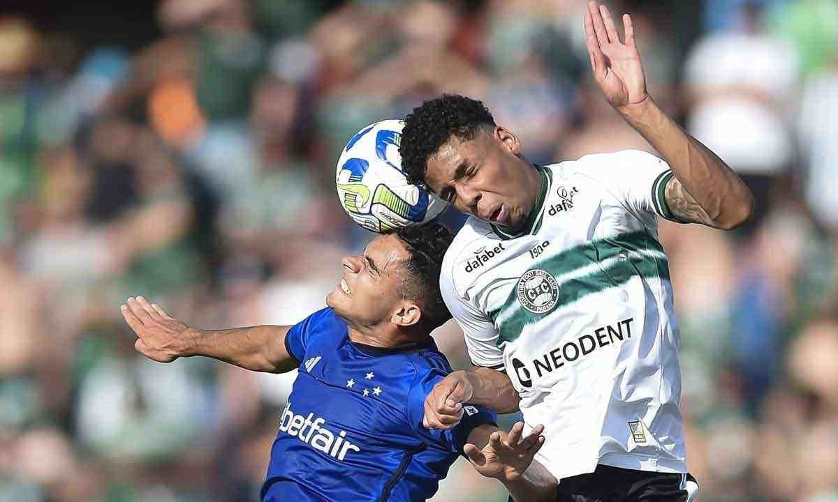 Derrota para o Coritiba por 1 a 0 na última rodada foi um balde de água fria para a torcida do Cruzeiro -  (crédito: Staff Images/Cruzeiro)