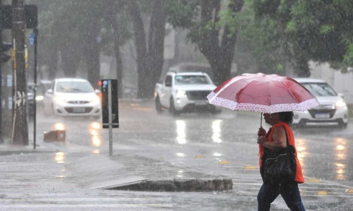 Moradores de BH podem esperar chuva na pr&oacute;xima semana -  (crédito: T&uacute;lio Santos/EM/D.A Press)