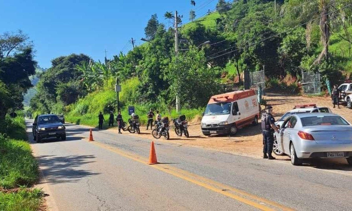 Vítima de assassinato à beira de rodovia em Itajubá ainda não foi reconhecida -  (crédito: Guarda Civil Municipal)