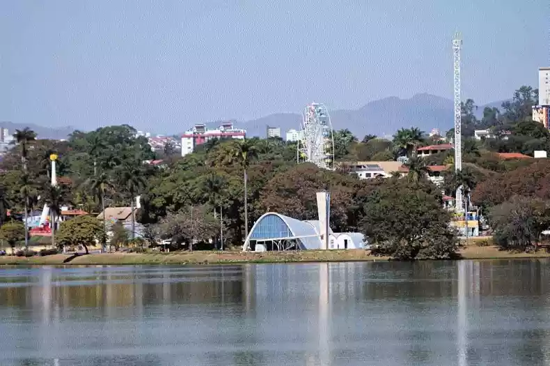 Mais de 300 peixes foram encontrados mortos na Lagoa da Pampulha, em BH -  (crédito: Leandro Couri/EM/D.A.Press)