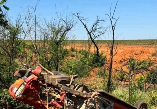 Viatura dos bombeiros seguia para atendimento quando sofreu acidente na MG-188, em Paracatu, Minas Gerais -  (crédito: Corpo dos Bombeiros/Divulgação)