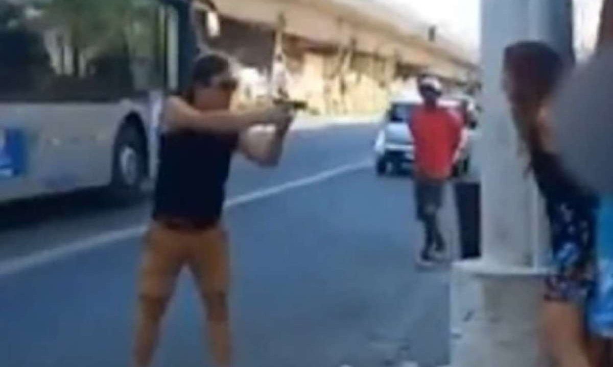 Homem que apontou arma para adolescente negro em São Paulo é investigador da Polícia Civil -  (crédito: reprodução/redes sociais)