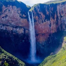 Cachoeira do Tabuleiro é interditada por risco de deslocamento de rochas - Prefeitura de Conceição de Mato Dentro/Divulgação