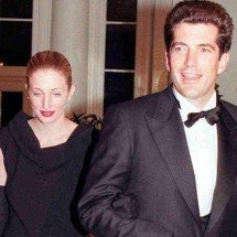 Livro mostra como Carolyn Bessette-Kennedy se tornou ícone fashion - Chris Kleponis/AFP