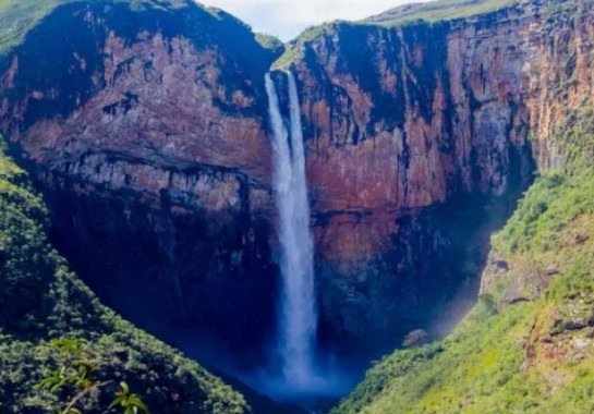 Parte baixa da cachoeira do Tabuleiro está interditada por tempo indeterminado -  (crédito: Prefeitura de Conceição de Mato Dentro/Divulgação)