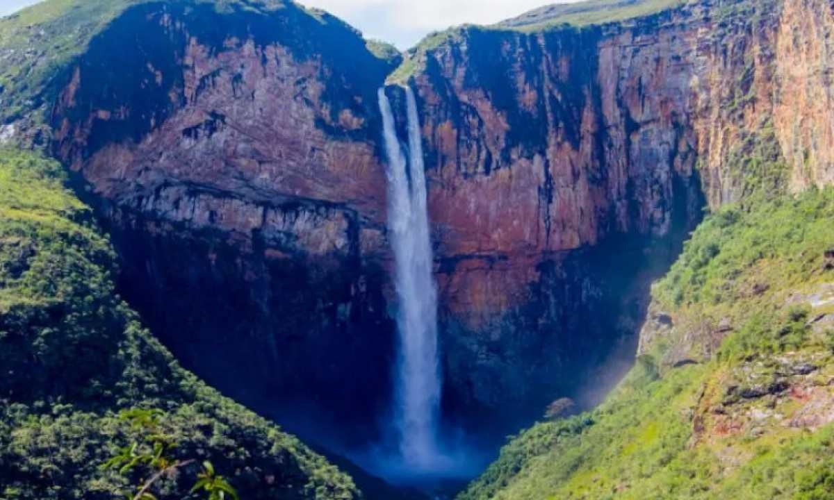 Cachoeira do Tabuleiro é interditada por risco de deslocamento de rochas