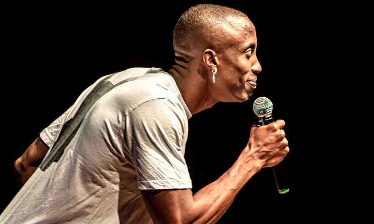  Humorista Anderson Profeta marca o final da temporada do show 