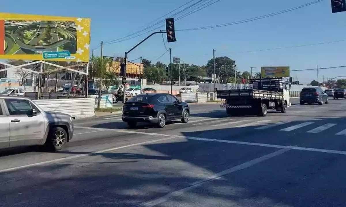Obras na Avenida Cristiano Machado, em BH  -  (crédito: Edésio Ferreira/EM/D.A Press)