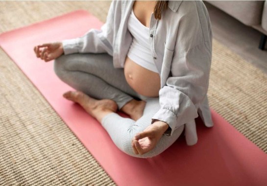 A prática de yoga ajuda a tornar a gestação mais tranquila e evitar estresse no pós-parto, afirma professora de yoga, especializada no Método Kaiut Yoga -  (crédito: Freepik )