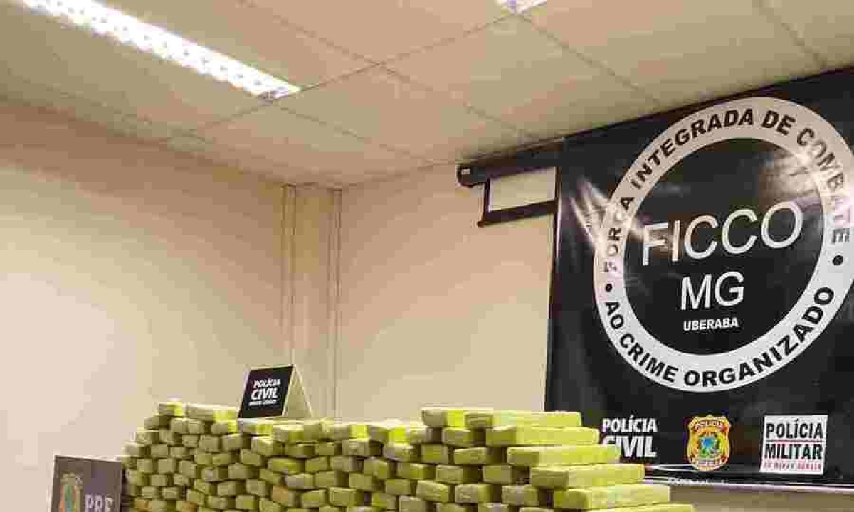 Droga estava escondido dentro de ônibus - (crédito: PF/Divulgação) Droga estava escondido dentro de ônibus - (crédito: PF/Divulgação)
