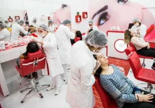 Mulheres empreendedoras têm oportunidades, mas encaram desafios no mercado da estética -  (crédito: Sóbrancelhas/Divulgação)