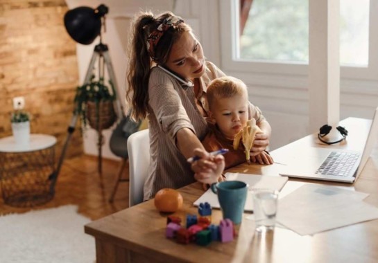 A divisão sexual do trabalho é produto de uma construção social que traduz a relação de poder dos homens sobre as mulheres -  (crédito: Drazen Zigic)