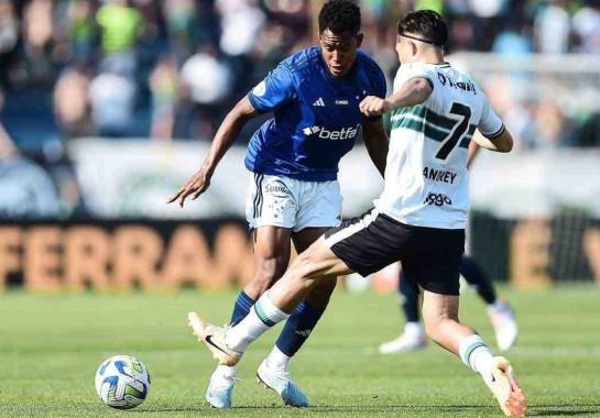 Derrota do Cruzeiro para o Coritiba, penúltimo colocado da Série A, complicou ainda mais a situação do time celeste na competição -  (crédito: Staff Images/Cruzeiro)