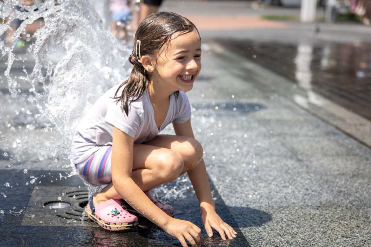 Descubra dicas de segurança com as crianças nas ondas de calor