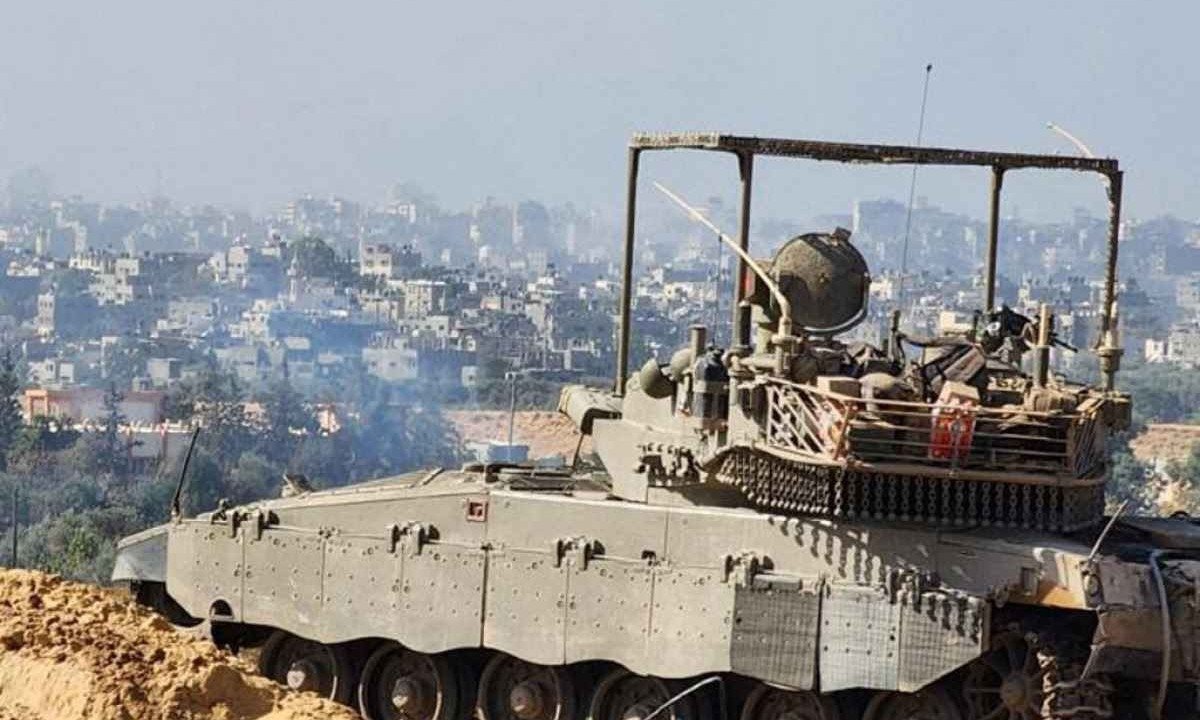 Taque de Israel nas imediações do hospital Al-Shifa, em Gaza -  (crédito: Israeli Defence Forces / AFP)
