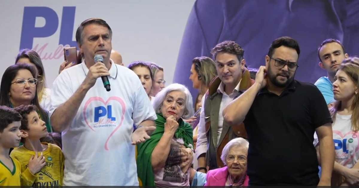 Bolsonaro ataca Dino: 'Única baleia que não gosta de mim' 