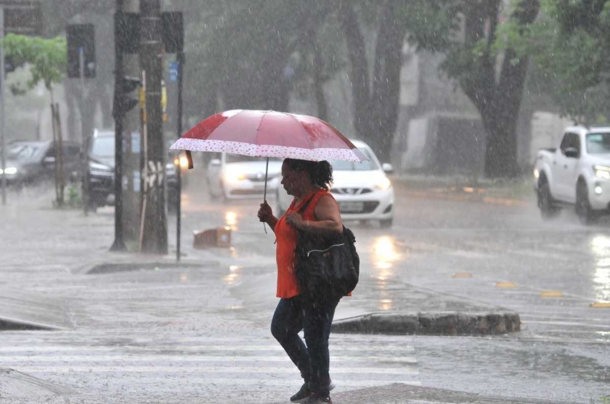 Defesa Civil alerta para pancadas de chuva em Belo Horizonte 