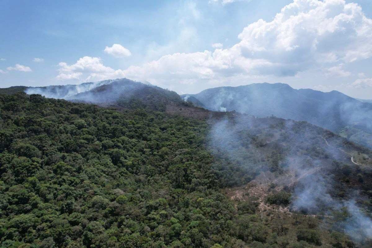 MG vive temporada atípica de incêndios, com 133% de aumento 