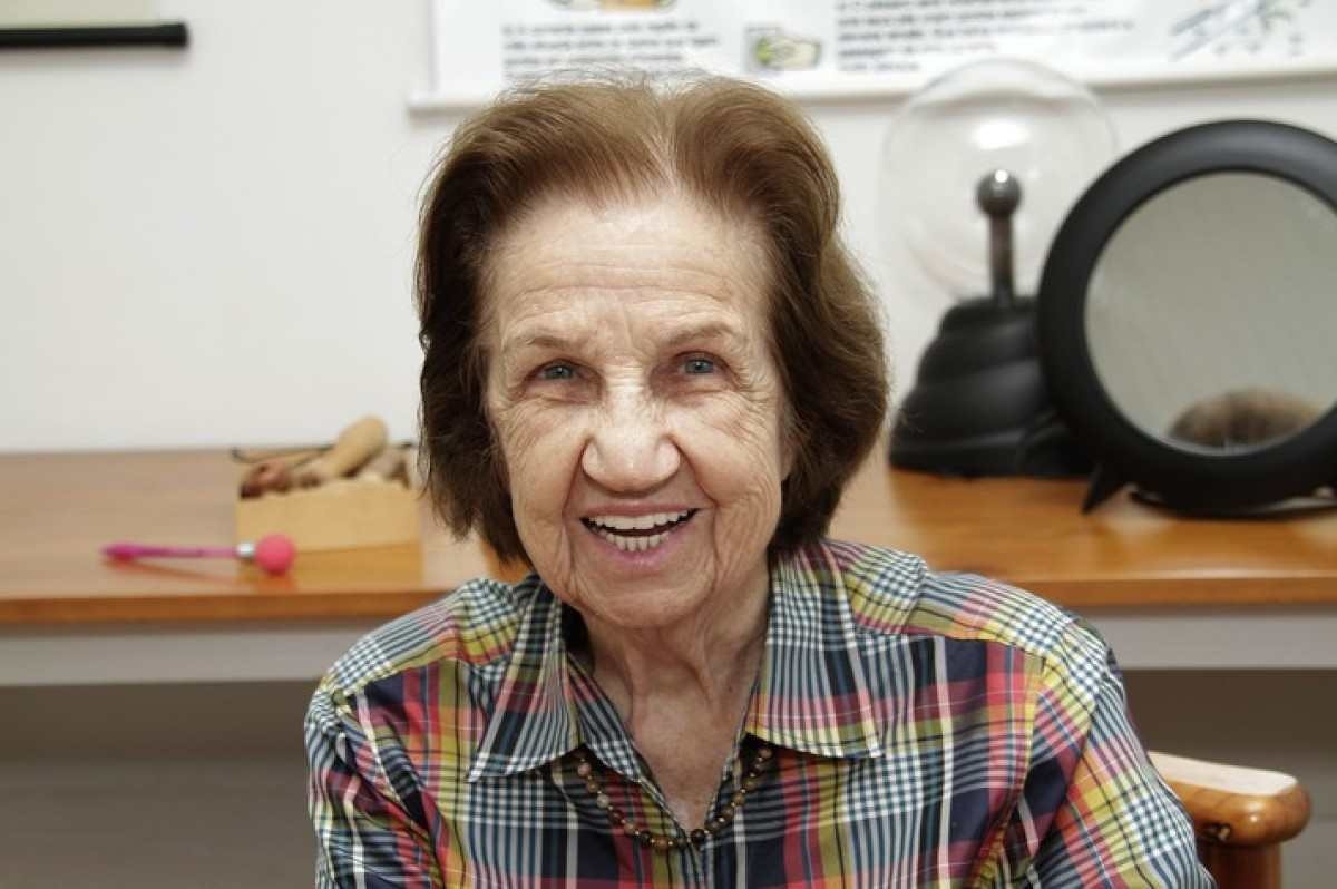 Morre professora Beatriz Alvarenga Álvares, aos 100 anos