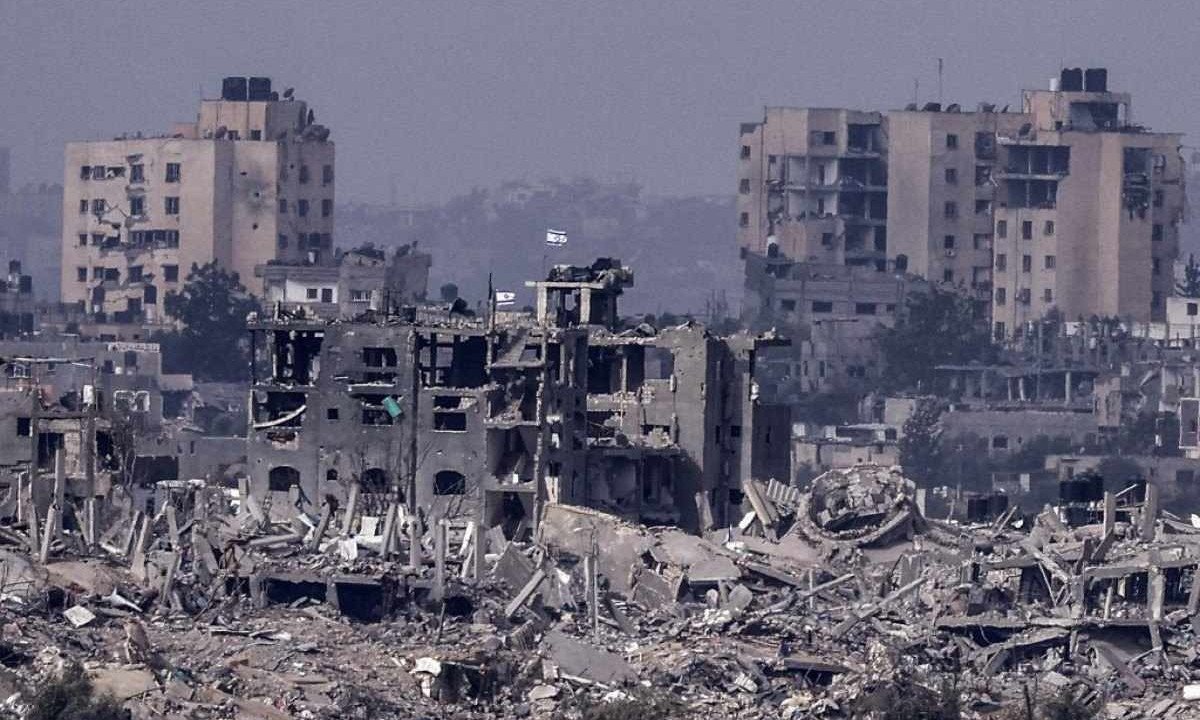  Prédios em ruínas no norte da Faixa de Gaza -  (crédito: Kenzo TRIBOUILLARD / AFP)