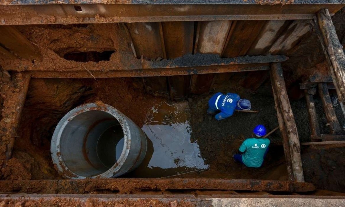 Dados oficiais mostram que 16% da população não têm acesso ao sistema de abastecimento de água - (crédito: Miguel SCHINCARIOL/AFP) Dados oficiais mostram que 16% da população não têm acesso ao sistema de abastecimento de água - (crédito: Miguel SCHINCARIOL/AFP)