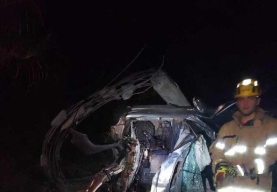 Caminhonete ficou destruída após acidente -  (crédito: Corpo de Bombeiros/Divulgação)