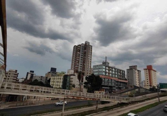 Chuva deve ser acompanhada de raios e rajadas de vento -  (crédito: Jair Amaral/ EM/ D.A Press)