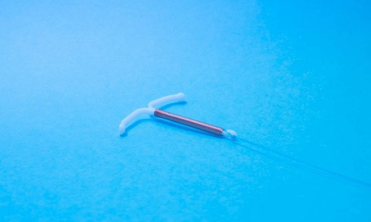 O DIU  é um método contraceptivo com mecanismos que liberam íons de cobre ou de prata que impedem a fertilização do óvulo -  (crédito: Reproductive Health Supplies Coalition/Unsplash)