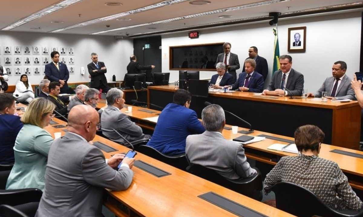 Ministros Carlos F&aacute;varo (Agricultura) e Paulo Teixeira (Desenvolvimento Agr&aacute;rio) se re&uacute;nem com parlamentares da C&acirc;mara para &quot;vender&quot; os programas das pastas que conduzem -  (crÃ©dito: Divulga&ccedil;&atilde;o)