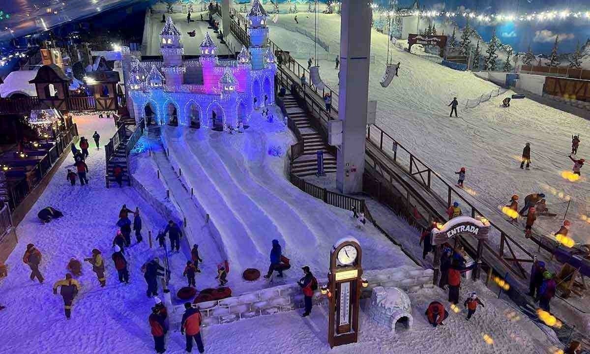 Parque Snowland, em Gramado, no Rio Grande do Sul, investe na magia do Natal para toda a família
 -  (crédito: Snowland/REPRODUÇÃO)