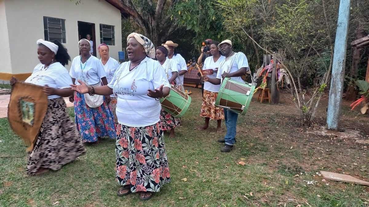Dona Nair é a responsável por manter viva a história de luta e fé do Quilombo dos Marinhos-Carlos Altman/EM
