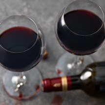 Dor de cabeça e vinho tinto? Cientistas encontram substância suspeita - Getty Images