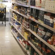 Consumidores se irritam: Produtos mais caros e embalagens reduzidas - Walter Campanato Agência Brasil
