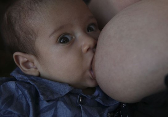 Bebês e gestantes precisam de comidas leves e mais líquido no calor -  (crédito: EBC - Saúde)