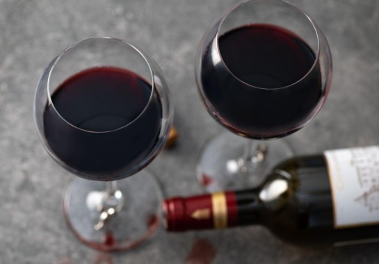 Dor de cabeÃ§a com vinho tinto? Cientistas encontram substÃ¢ncia suspeita -  (crédito: Getty Images)