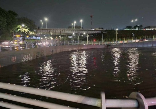 Avenida Vilarinho foi fechada por 30 minutos devido ao risco de alagamento -  (crédito: Defesa Civil/Reprodução)