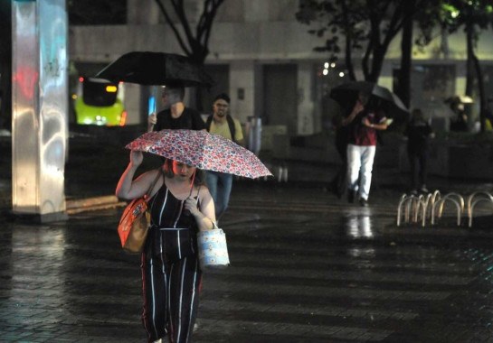 As altas temperaturas em Minas Gerais deram uma trégua neste fim de semana -  (crédito: Tulio SantosEMD.A Press. Brasil)